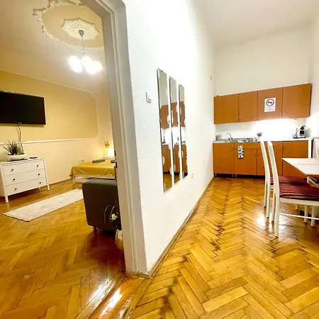 Big Cosy Near The Famous Westend City Center Апартаменты *