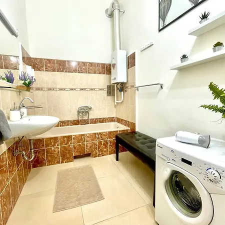 Big Cosy Near The Famous Westend City Center Апартаменты Будапешт