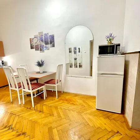 Апартаменты Big Cosy Near The Famous Westend City Center *